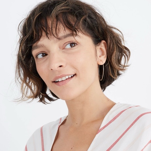 💗 Gold Wire Hoop Lightweight Earrings 1 1/2” NEW - Picture 3 of 5